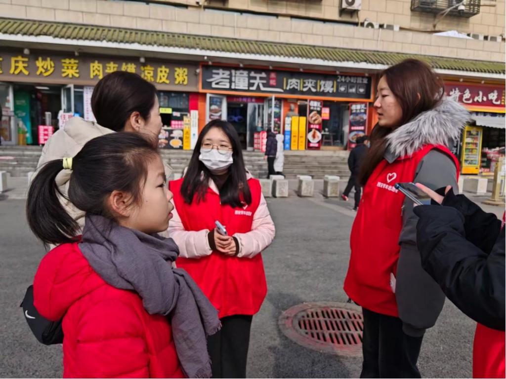 公益护航春运 爱心温暖归途